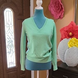 Elegant Mint Green V-Neck Sweater
